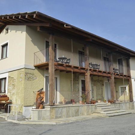Agriturismo Ai Pruesot Bagnolo Piemonte Exterior foto