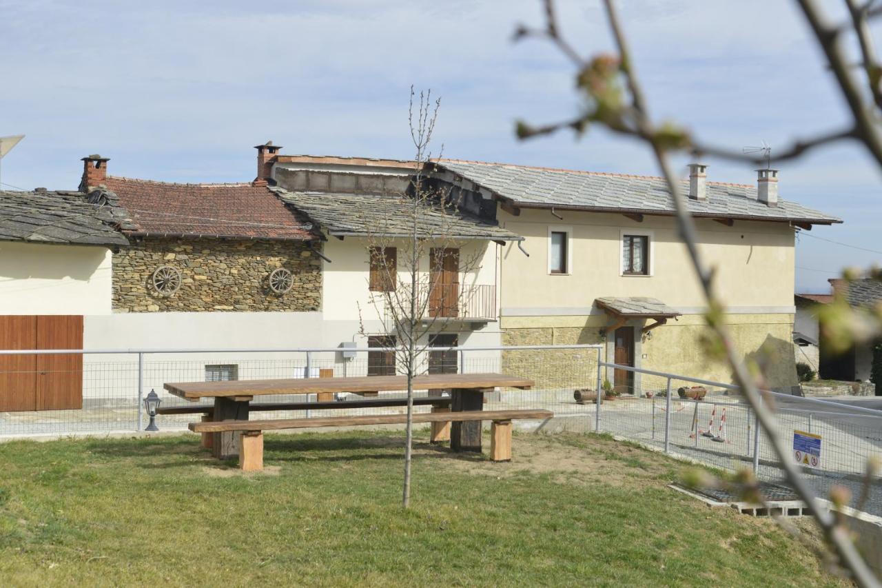 Agriturismo Ai Pruesot Bagnolo Piemonte Exterior foto